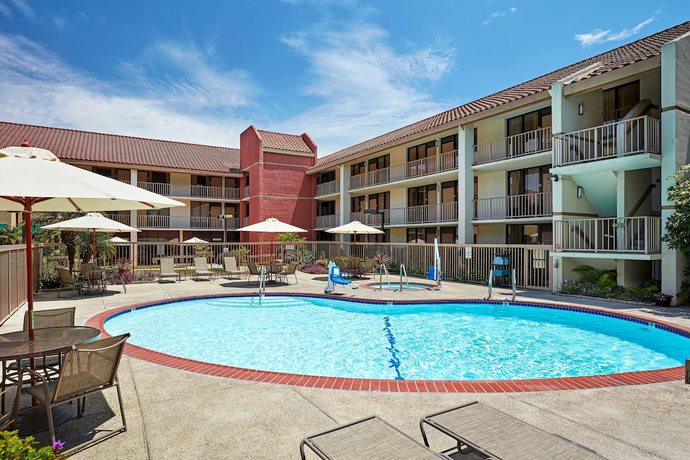 Imagen de la piscina del Hotel La Quinta Inn and Suites By Wyndham Thousand Oaks-newbury Park. Foto 18