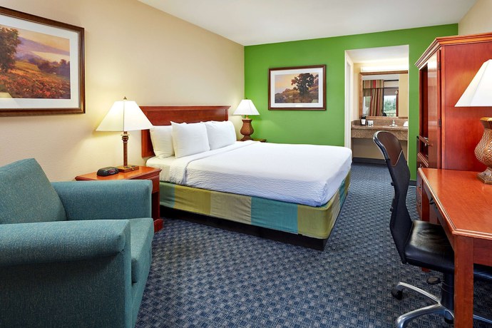 Imagen de la habitación del Hotel La Quinta Inn and Suites By Wyndham Thousand Oaks-newbury Park. Foto 13