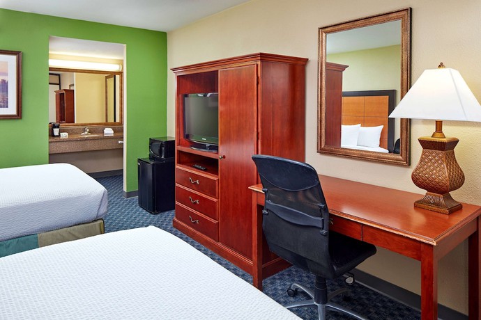 Imagen de la habitación del Hotel La Quinta Inn and Suites By Wyndham Thousand Oaks-newbury Park. Foto 15