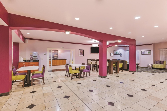 Imagen del bar/restaurante del Hotel La Quinta Inn and Suites By Wyndham Tulare. Foto 4