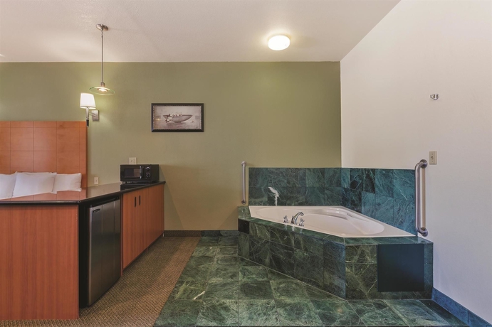 Imagen de la habitación del Hotel La Quinta Inn and Suites By Wyndham Tulare. Foto 13