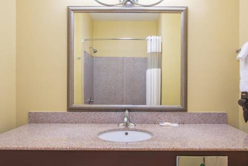 Imagen de la habitación del Hotel La Quinta Inn and Suites By Wyndham Tulsa Airpt / Expo Square. Foto 9