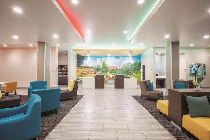 Imagen de los interiores del Hotel La Quinta Inn and Suites By Wyndham Tulsa Broken Arrow. Foto 10