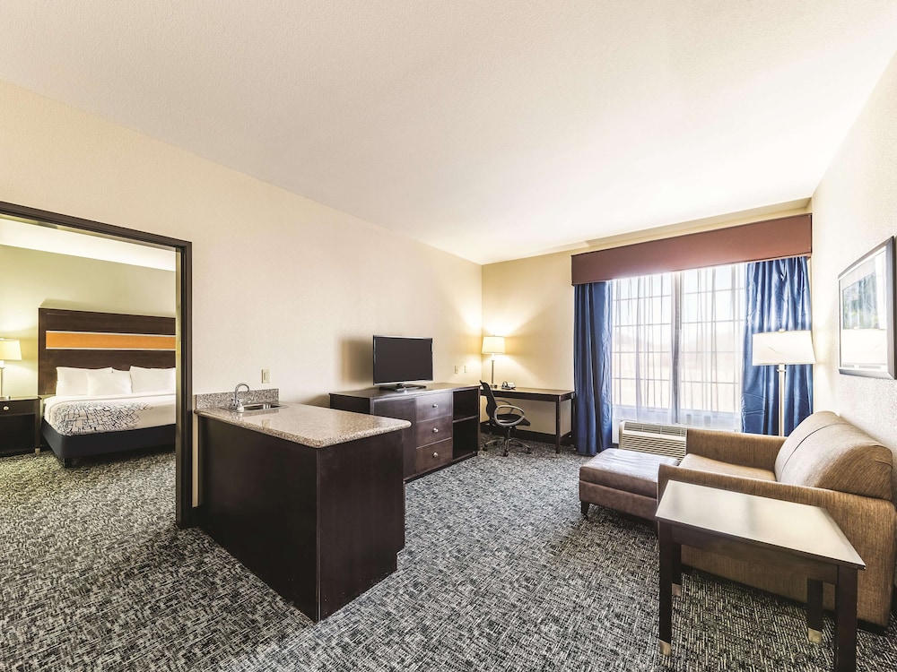 Imagen de la habitación del Hotel La Quinta Inn and Suites By Wyndham Tulsa - Catoosa Route 66. Foto 10