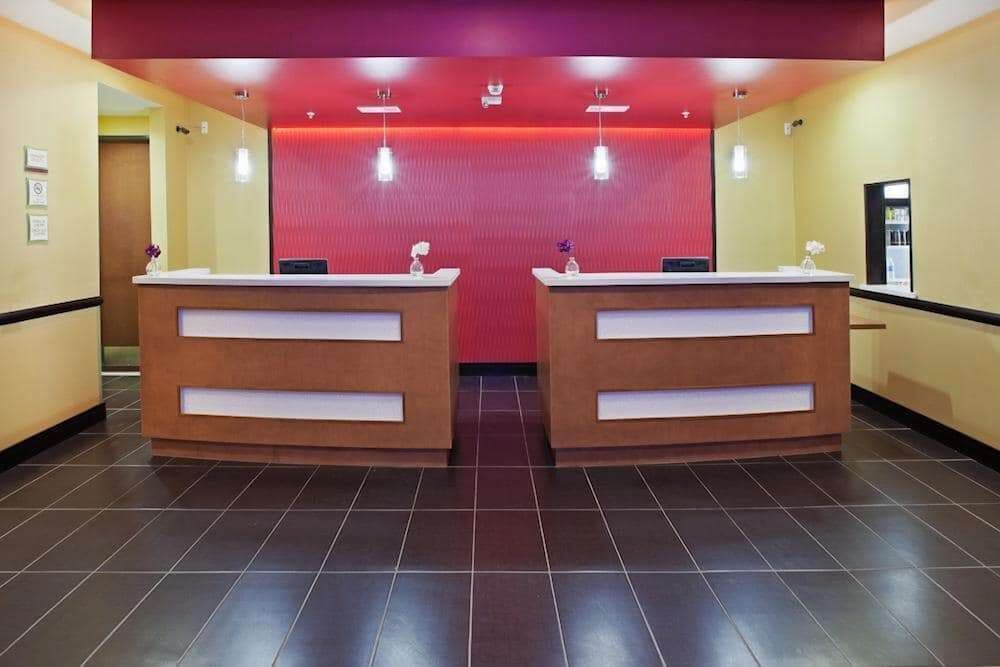 Imagen de los interiores del Hotel La Quinta Inn and Suites By Wyndham Tulsa - Catoosa Route 66. Foto 19