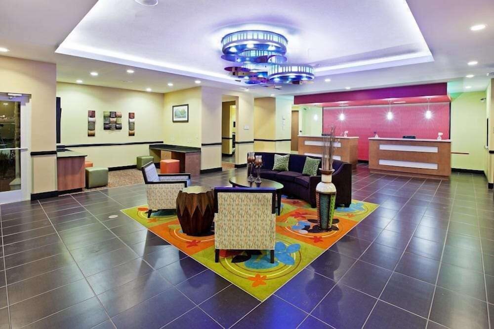 Imagen de los interiores del Hotel La Quinta Inn and Suites By Wyndham Tulsa - Catoosa Route 66. Foto 20