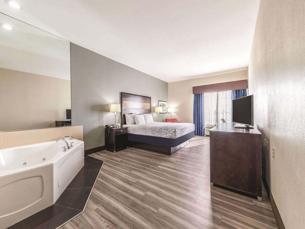 Imagen de la habitación del Hotel La Quinta Inn and Suites By Wyndham Tulsa - Catoosa Route 66. Foto 18