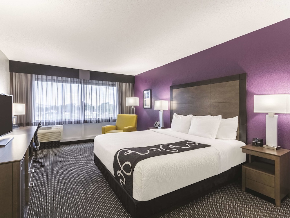 Imagen de la habitación del Hotel La Quinta Inn and Suites By Wyndham Virginia Beach. Foto 5