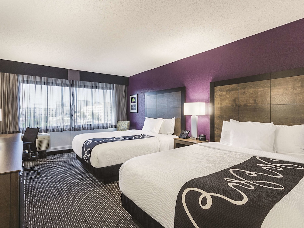 Imagen de la habitación del Hotel La Quinta Inn and Suites By Wyndham Virginia Beach. Foto 6