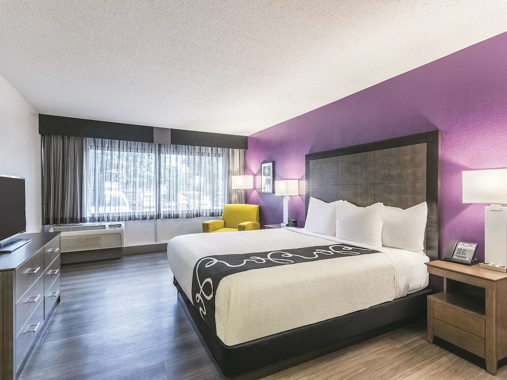 Imagen de la habitación del Hotel La Quinta Inn and Suites By Wyndham Virginia Beach. Foto 9