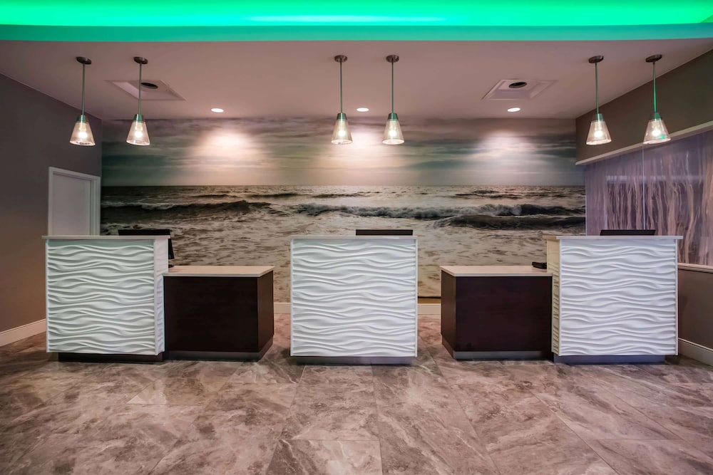 Imagen de los interiores del Hotel La Quinta Inn and Suites By Wyndham Virginia Beach. Foto 17