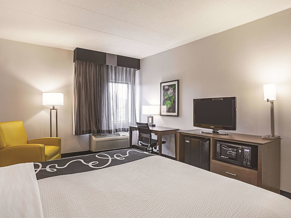 Imagen de la habitación del Hotel La Quinta Inn and Suites By Wyndham Virginia Beach. Foto 10
