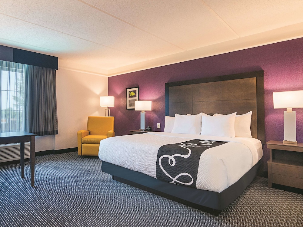Imagen de la habitación del Hotel La Quinta Inn and Suites By Wyndham Virginia Beach. Foto 11