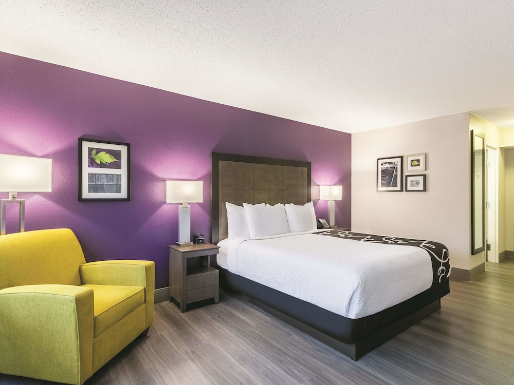 Imagen de la habitación del Hotel La Quinta Inn and Suites By Wyndham Virginia Beach. Foto 12