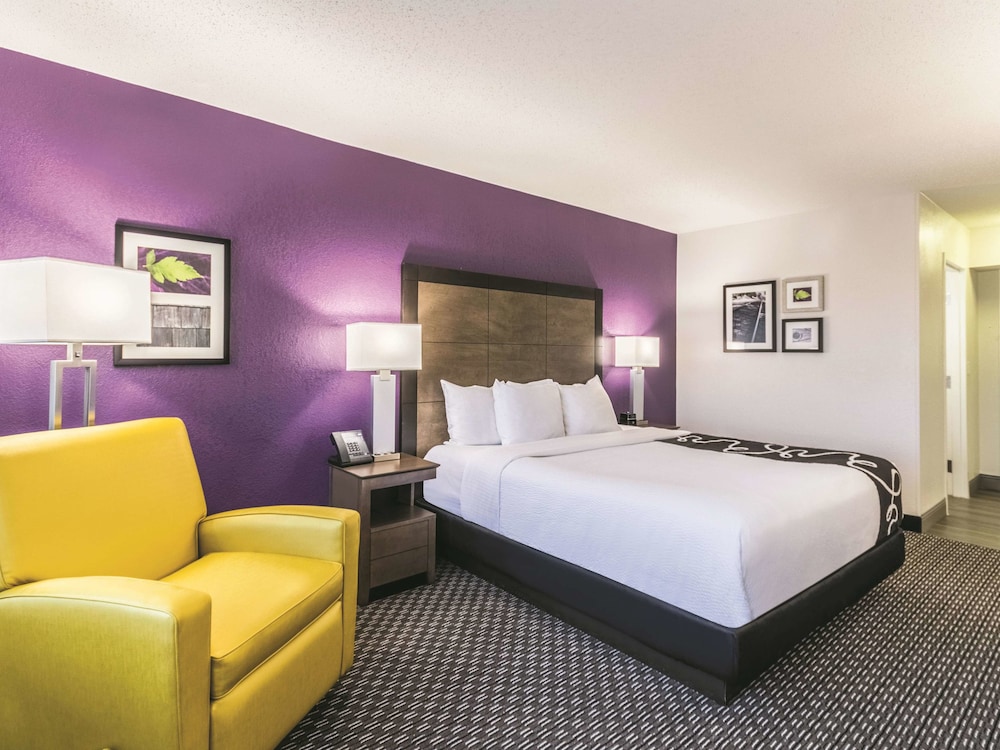 Imagen de la habitación del Hotel La Quinta Inn and Suites By Wyndham Virginia Beach. Foto 13