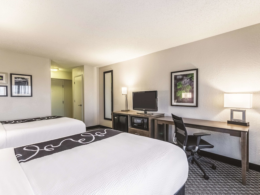 Imagen de la habitación del Hotel La Quinta Inn and Suites By Wyndham Virginia Beach. Foto 14
