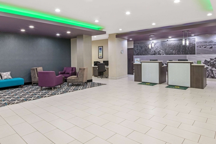 Imagen de los interiores del Hotel La Quinta Inn and Suites By Wyndham Weatherford Ok. Foto 19