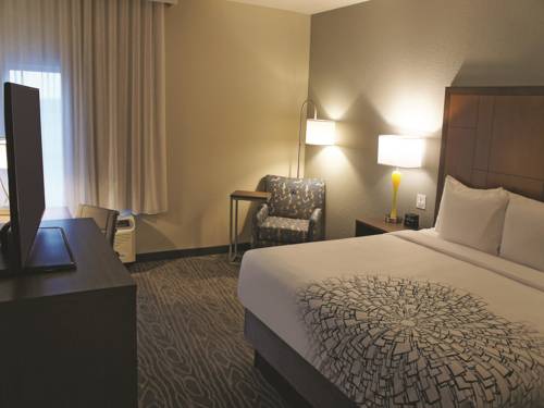 Imagen de la habitación del Hotel La Quinta Inn and Suites By Wyndham Wichita Northeast. Foto 4