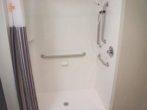 Imagen de la habitación del Hotel La Quinta Inn and Suites By Wyndham Wichita Northeast. Foto 6