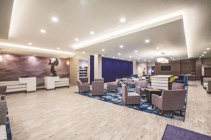 Imagen de los interiores del Hotel La Quinta Inn and Suites By Wyndham Wichita Northeast. Foto 10