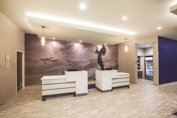 Imagen de los interiores del Hotel La Quinta Inn and Suites By Wyndham Wichita Northeast. Foto 11