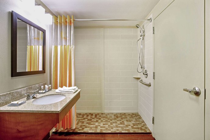 Imagen de la habitación del Hotel La Quinta Inn and Suites By Wyndham Williamsburg Historic Area. Foto 6