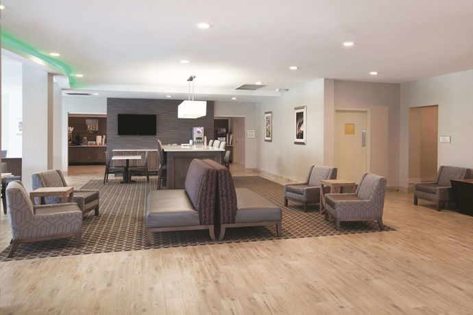 Imagen de los interiores del Hotel La Quinta Inn and Suites By Wyndham Williamsburg Historic Area. Foto 10