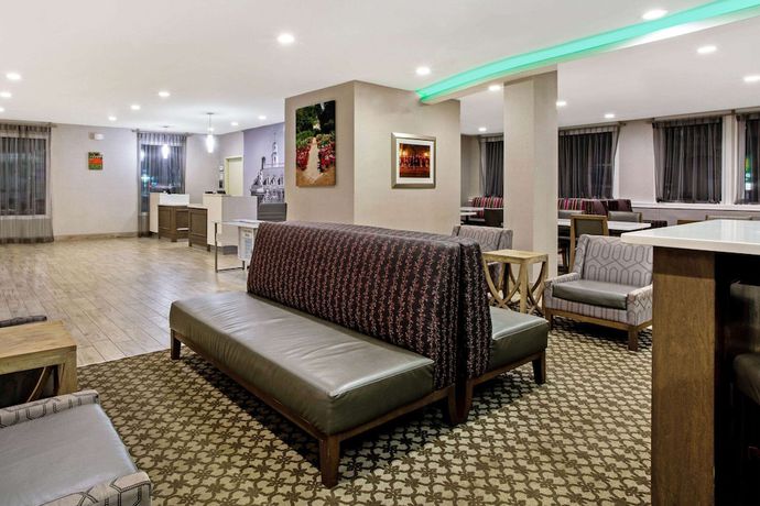 Imagen de los interiores del Hotel La Quinta Inn and Suites By Wyndham Williamsburg Historic Area. Foto 11