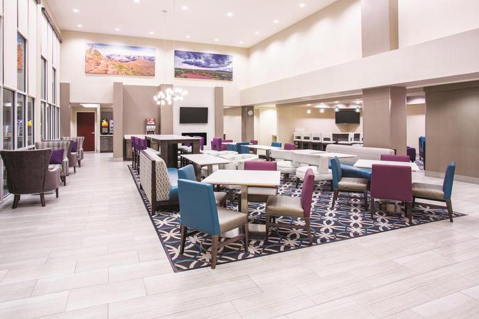 Imagen del bar/restaurante del Hotel La Quinta Inn and Suites By Wyndham Williams-grand Canyon Area. Foto 3