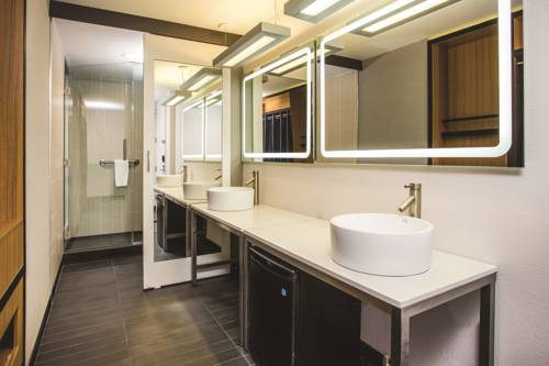 Imagen de la habitación del Hotel La Quinta Inn and Suites By Wyndham Winchester. Foto 3