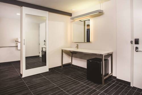 Imagen de la habitación del Hotel La Quinta Inn and Suites By Wyndham Winchester. Foto 9