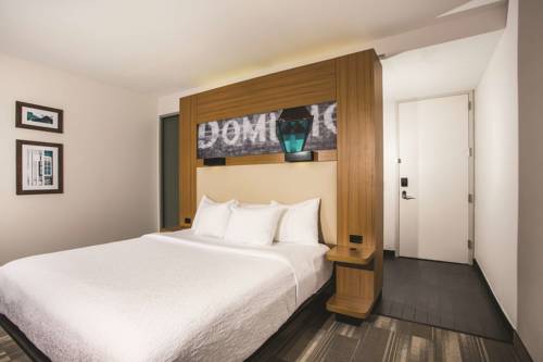 Imagen de la habitación del Hotel La Quinta Inn and Suites By Wyndham Winchester. Foto 13