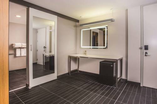 Imagen de la habitación del Hotel La Quinta Inn and Suites By Wyndham Winchester. Foto 15