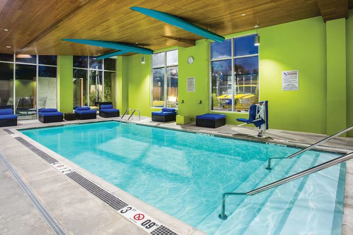 Imagen de la piscina del Hotel La Quinta Inn and Suites By Wyndham Winchester. Foto 19