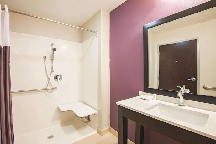 Imagen de la habitación del Hotel La Quinta Inn and Suites By Wyndham York. Foto 2