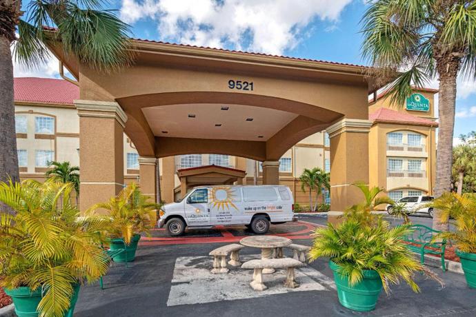 Imagen de los exteriores del Hotel La Quinta Inn and Suites Fort Myers I-75. Foto 17