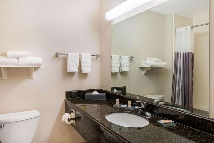 Imagen de la habitación del Hotel La Quinta Inn and Suites Fort Myers I-75. Foto 2