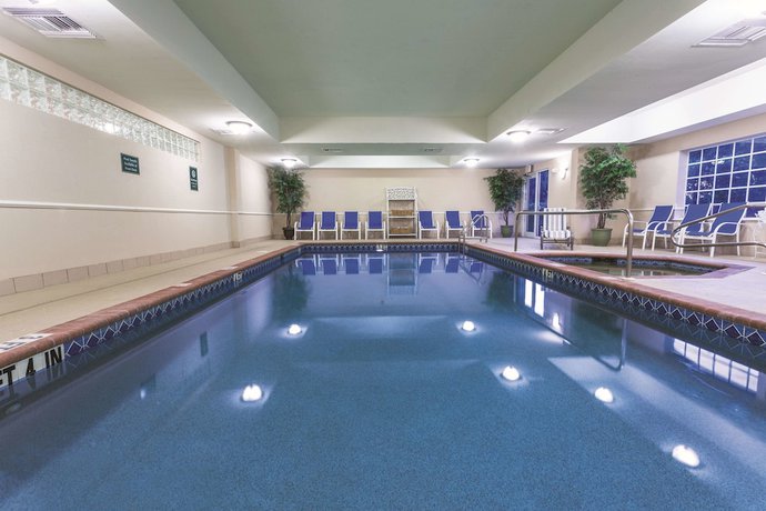Imagen de la piscina del Hotel La Quinta Inn and Suites Fort Myers I-75. Foto 22