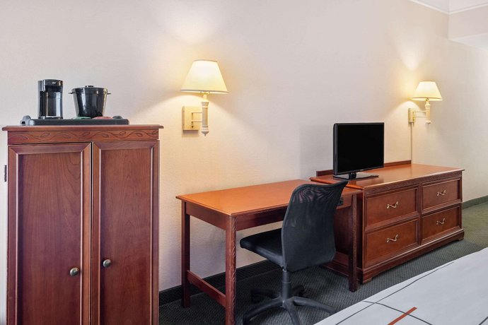 Imagen de la habitación del Hotel La Quinta Inn and Suites Fort Myers I-75. Foto 9