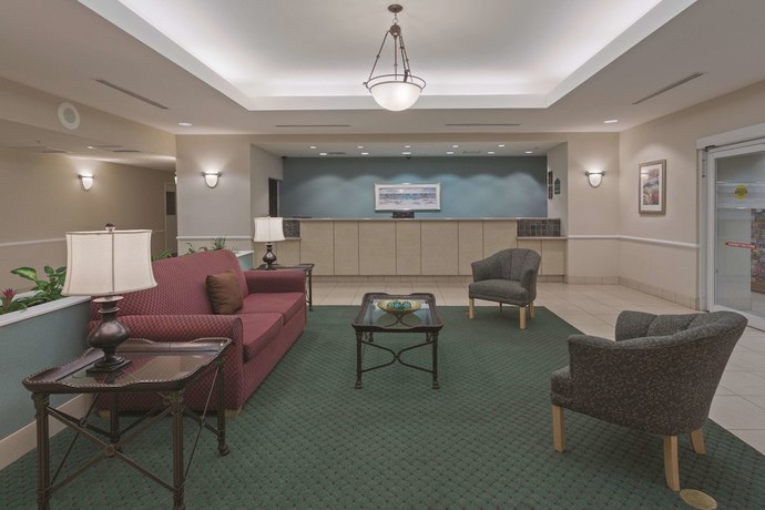 Imagen de los interiores del Hotel La Quinta Inn and Suites Fort Myers I-75. Foto 19