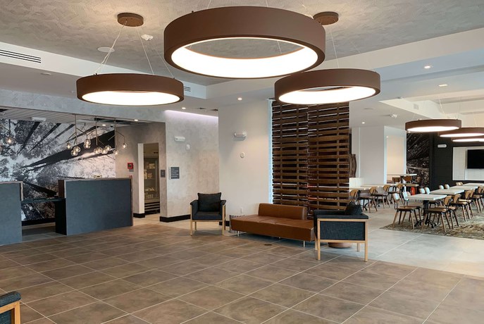 Imagen de los interiores del Hotel La Quinta Inn and Suites Santa Rosa Sonoma. Foto 11