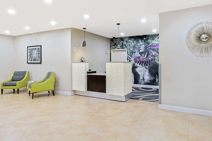 Imagen de los interiores del Hotel La Quinta Inn and Suites by Wyndham Ada. Foto 19