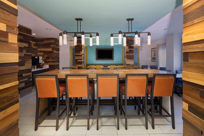 Imagen de los interiores del Hotel La Quinta Inn and Suites by Wyndham Atlanta Airport North. Foto 13