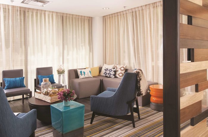 Imagen de los interiores del Hotel La Quinta Inn and Suites by Wyndham Atlanta Airport North. Foto 15