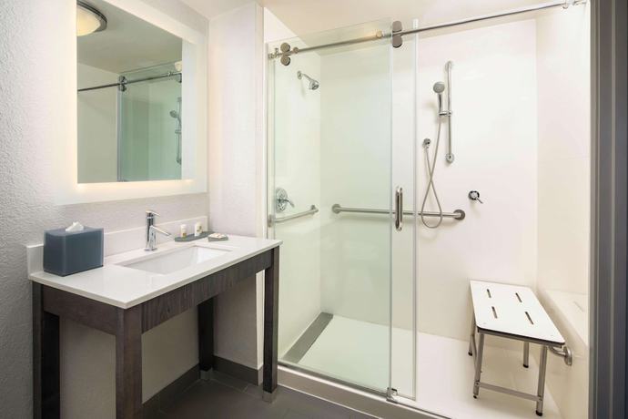 Imagen de la habitación del Hotel La Quinta Inn and Suites by Wyndham Atlanta Airport North. Foto 6