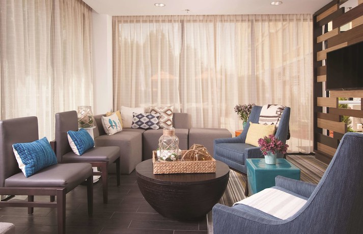 Imagen de los interiores del Hotel La Quinta Inn and Suites by Wyndham Atlanta Airport North. Foto 17