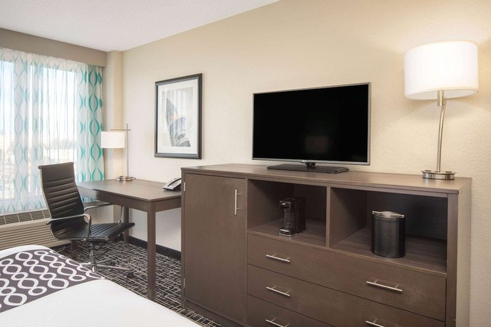 Imagen de la habitación del Hotel La Quinta Inn and Suites by Wyndham Atlanta Airport North. Foto 9