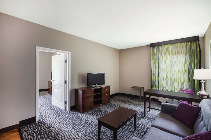 Imagen de la habitación del Hotel La Quinta Inn and Suites by Wyndham Baton Rouge Denham Springs. Foto 10
