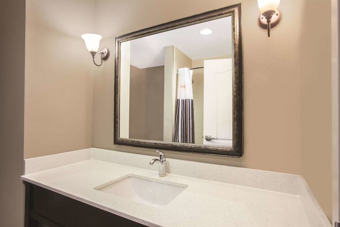 Imagen de la habitación del Hotel La Quinta Inn and Suites by Wyndham Baton Rouge Denham Springs. Foto 11
