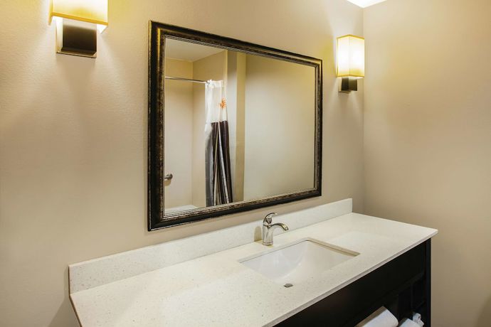 Imagen de la habitación del Hotel La Quinta Inn and Suites by Wyndham Baton Rouge Denham Springs. Foto 16